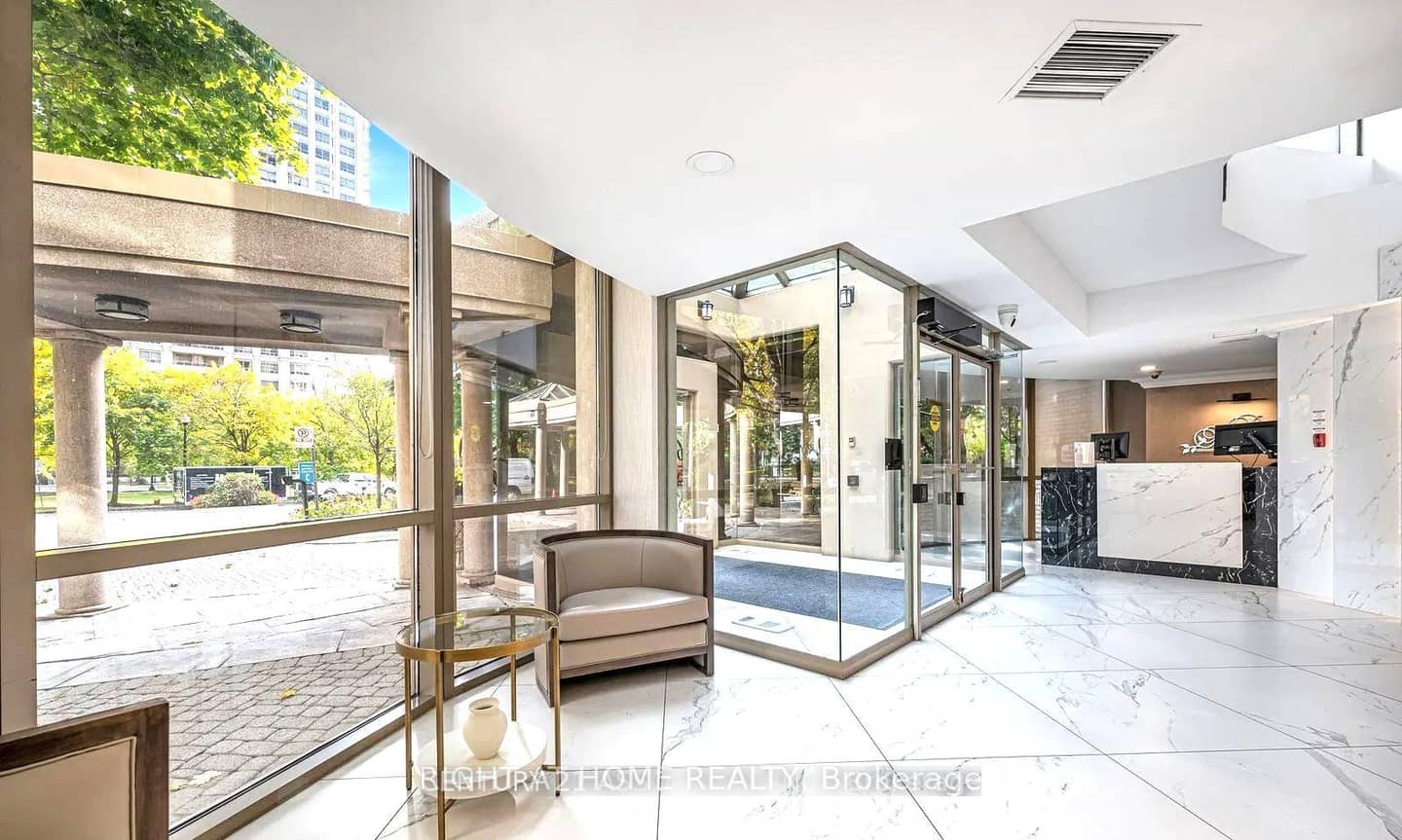 45 Kingsbridge Garden Circle 2105, Mississauga, ON L5R 3K4