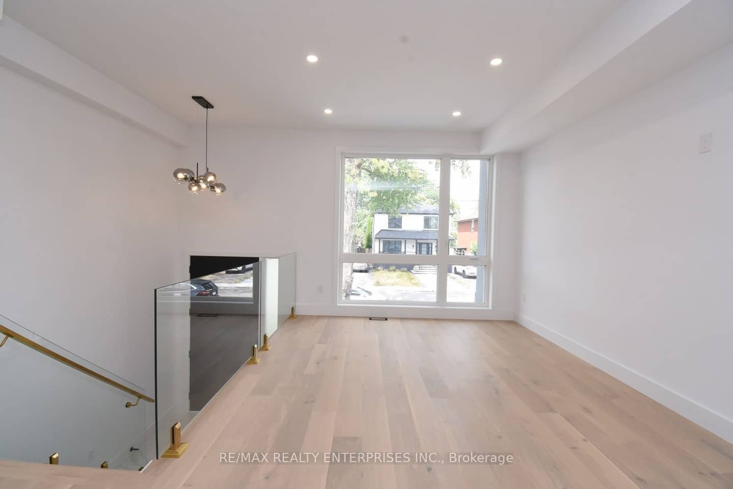 19 Simpson Avenue, Toronto, ON M8Z 1C9