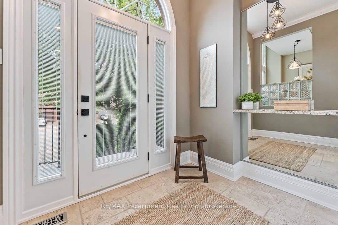 2331 Marine Drive, Oakville, ON L6L 1C2