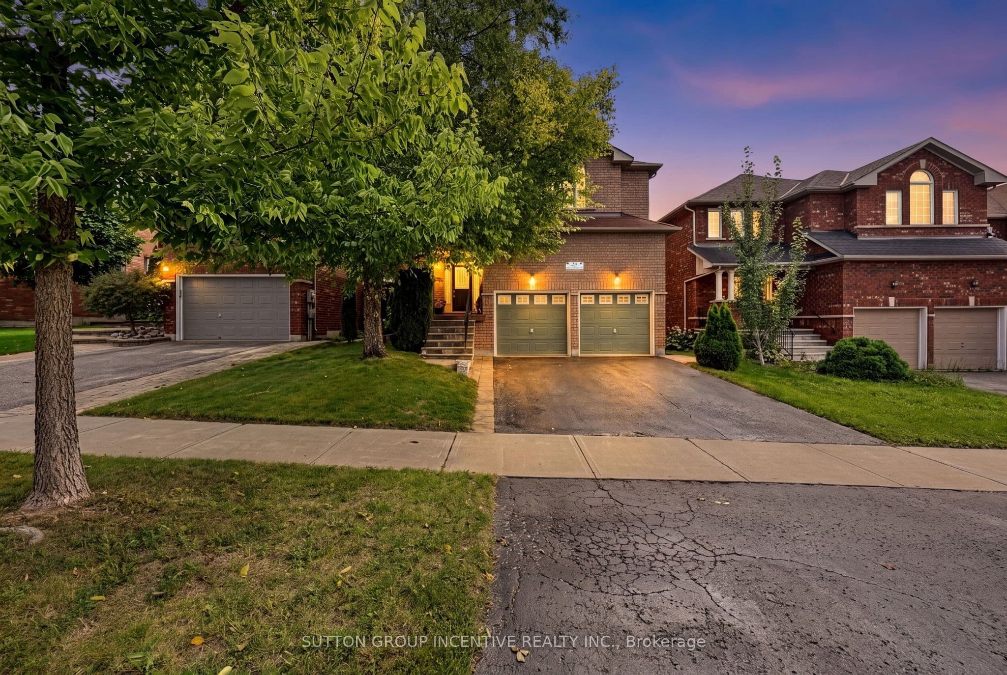 23 Prince Of Wales Drive, Barrie, ON L4N 0T5