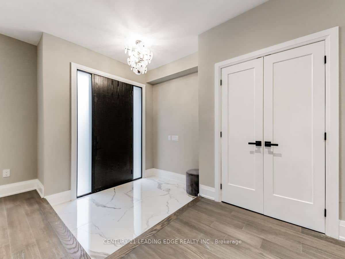 19 DONALDA Crescent, Toronto, ON M1S 1N5