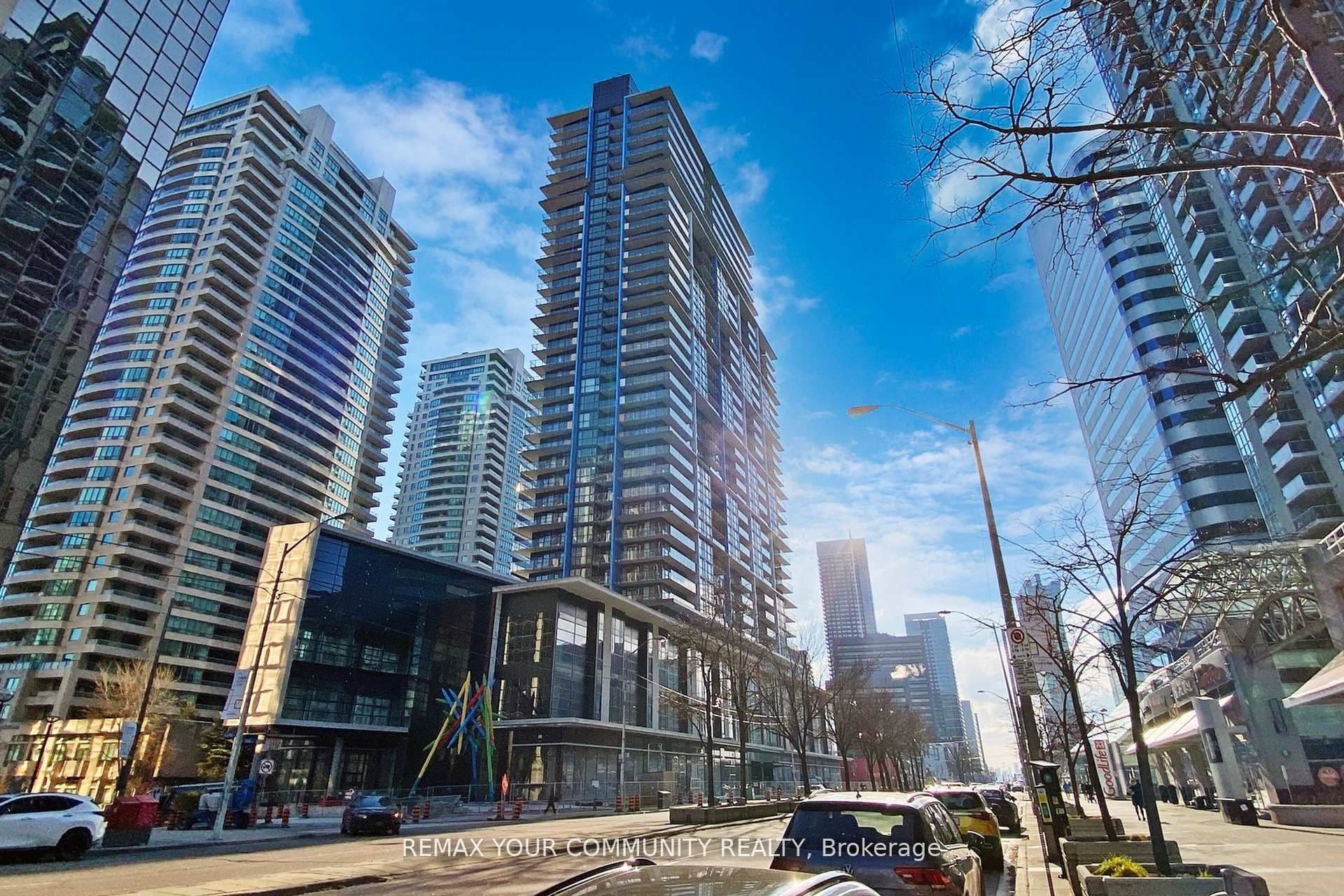 4955 Yonge Street 2117, Toronto, ON M2N 0L8