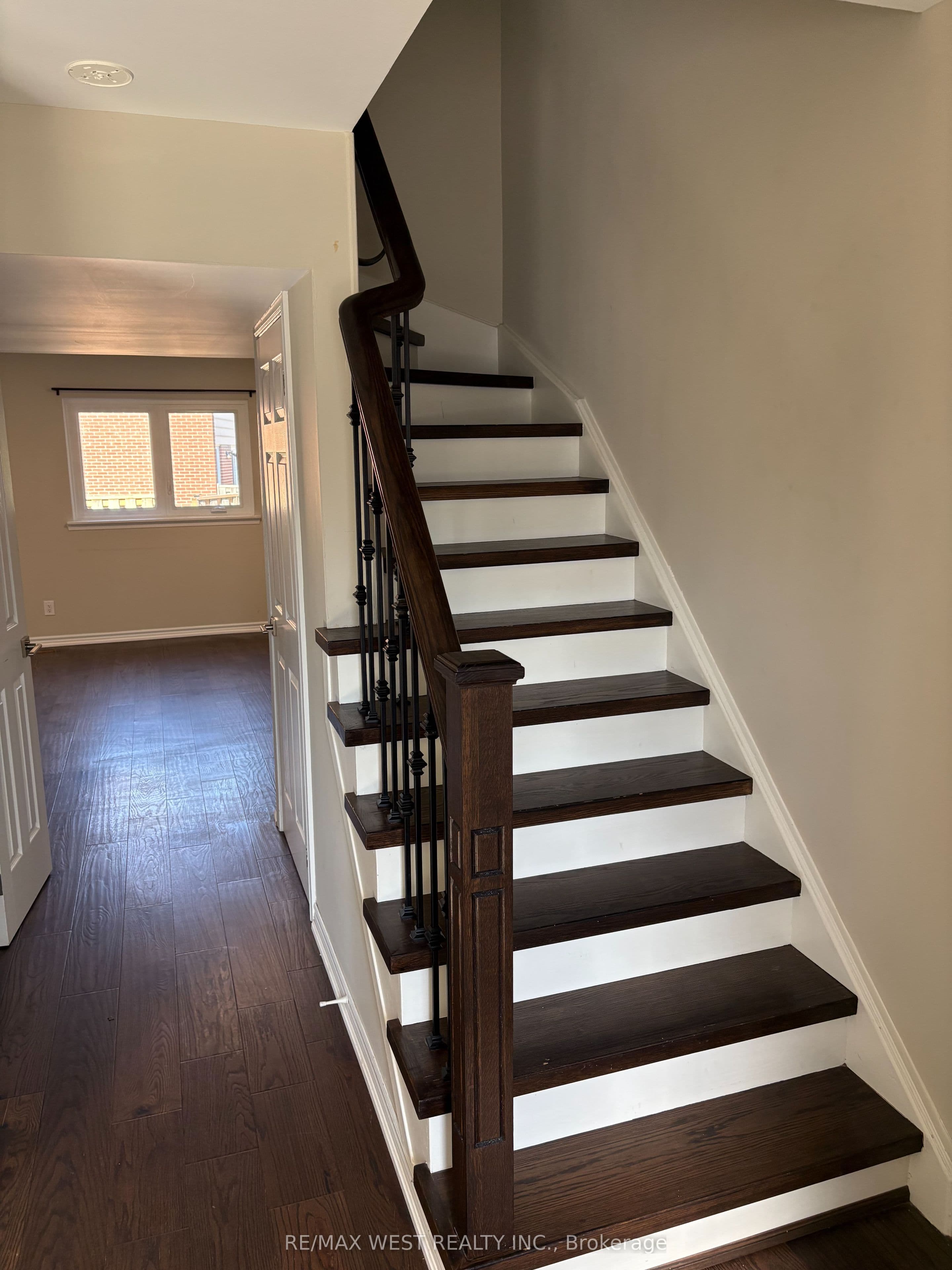900 S Central Park Drive 104, Brampton, ON L6S 3J6