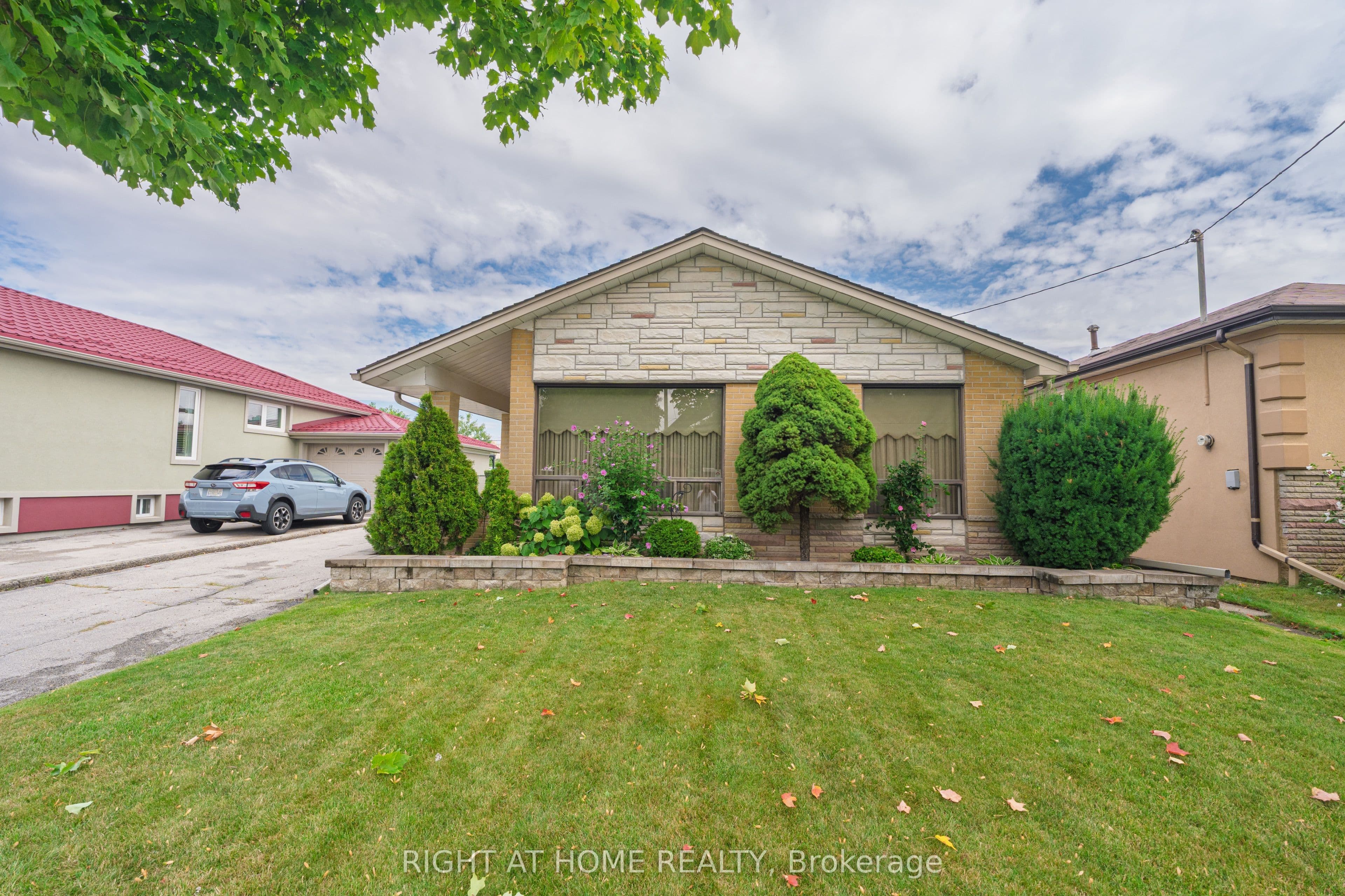 22 Monterrey Drive, Toronto, ON M9V 1S8
