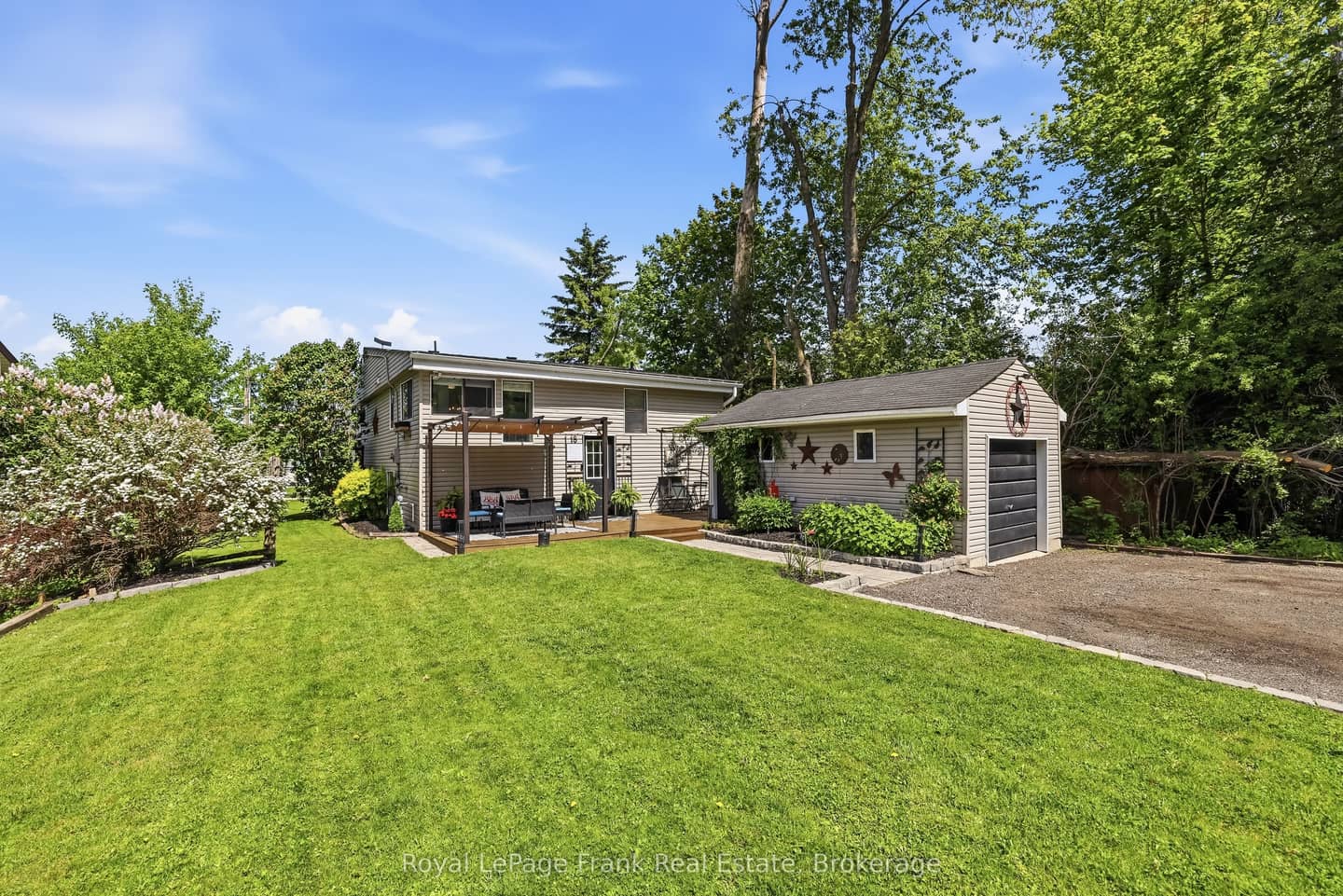 18 Armstrong Avenue, Scugog, ON L0B 1L0
