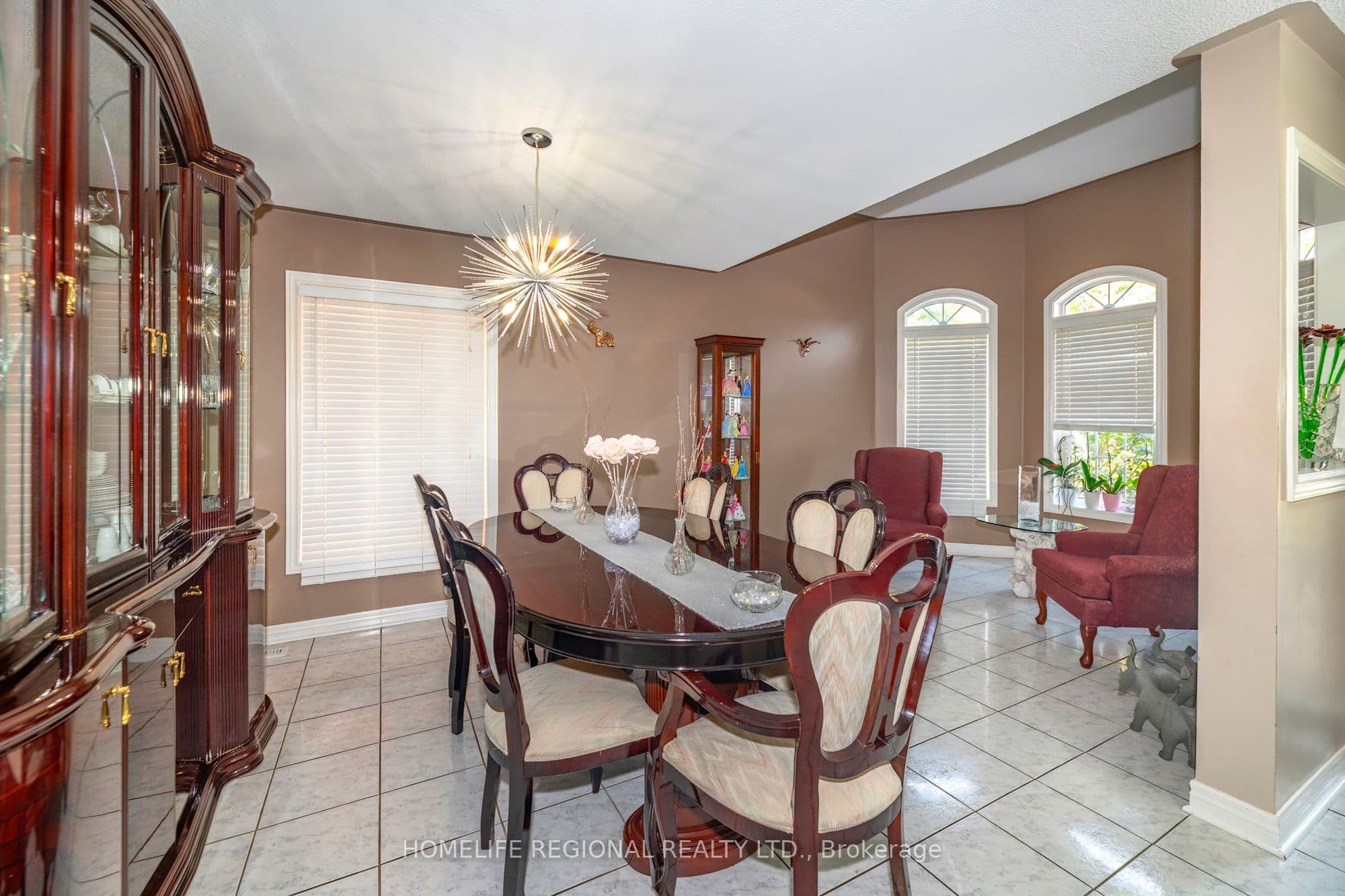 40 Arnold Crescent, Whitby, ON L1M 1H9