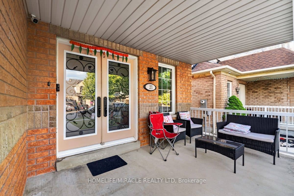 21 Chalkfarm Crescent, Brampton, ON L7A 3V8