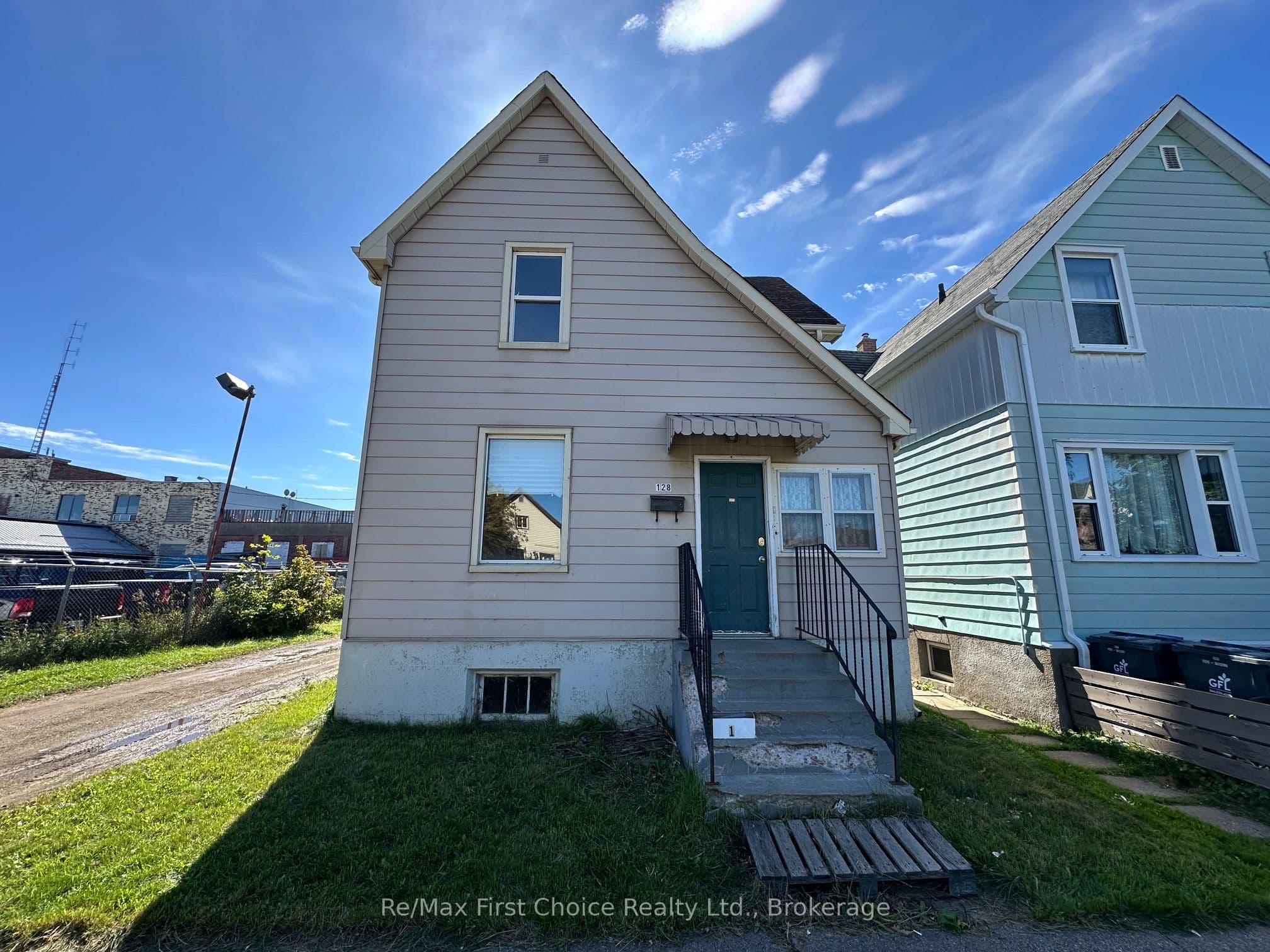 128 Cumming Street, Thunder Bay, ON P7C 1N7