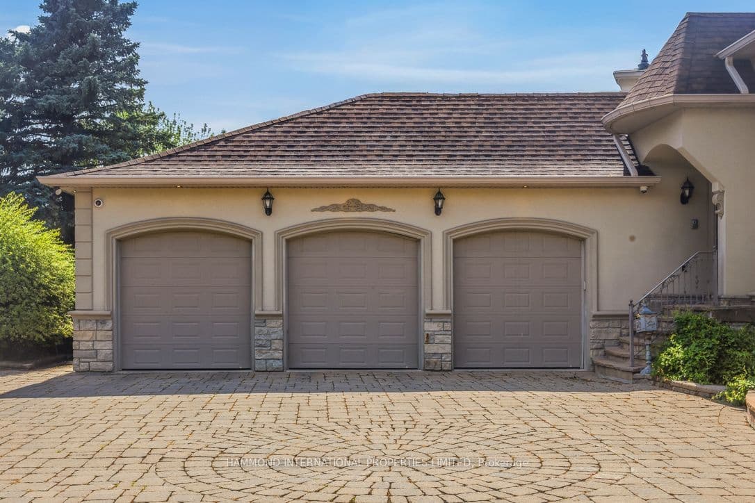 12 Denham Drive, Richmond Hill, ON L4C 6J1