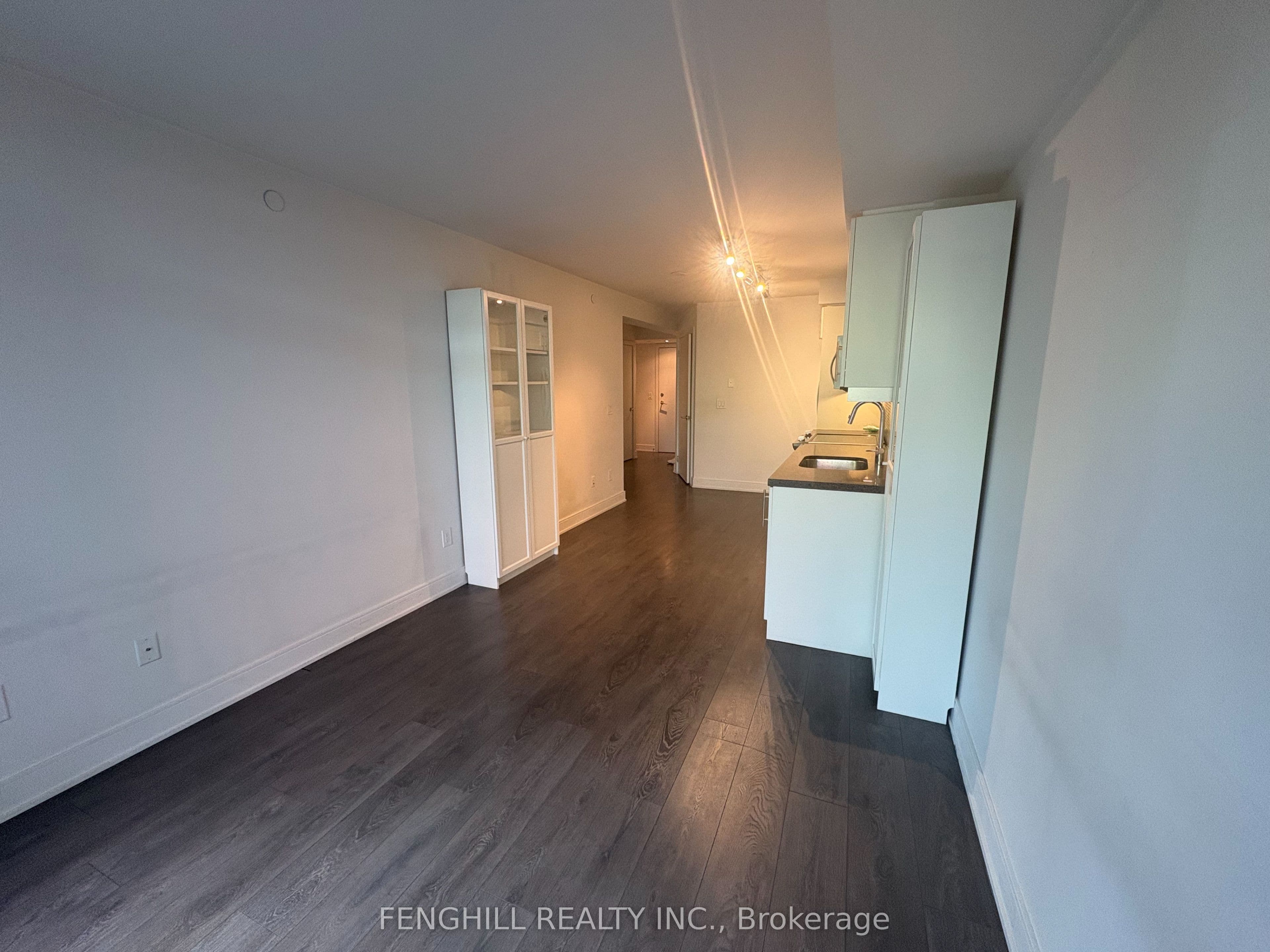 525 Adelaide Street W 322, Toronto, ON M5V 0N7
