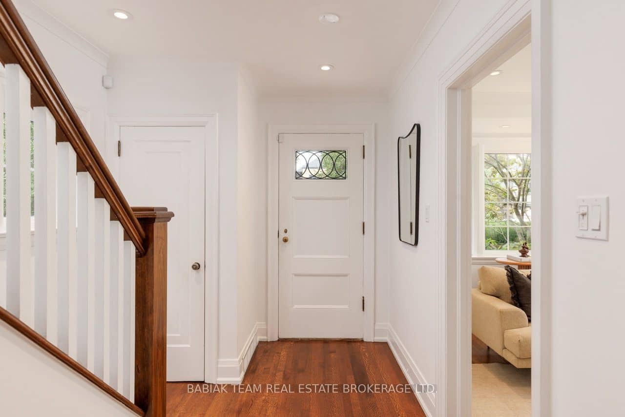 15 Bridgeview Road, Toronto, ON M6S 4M9