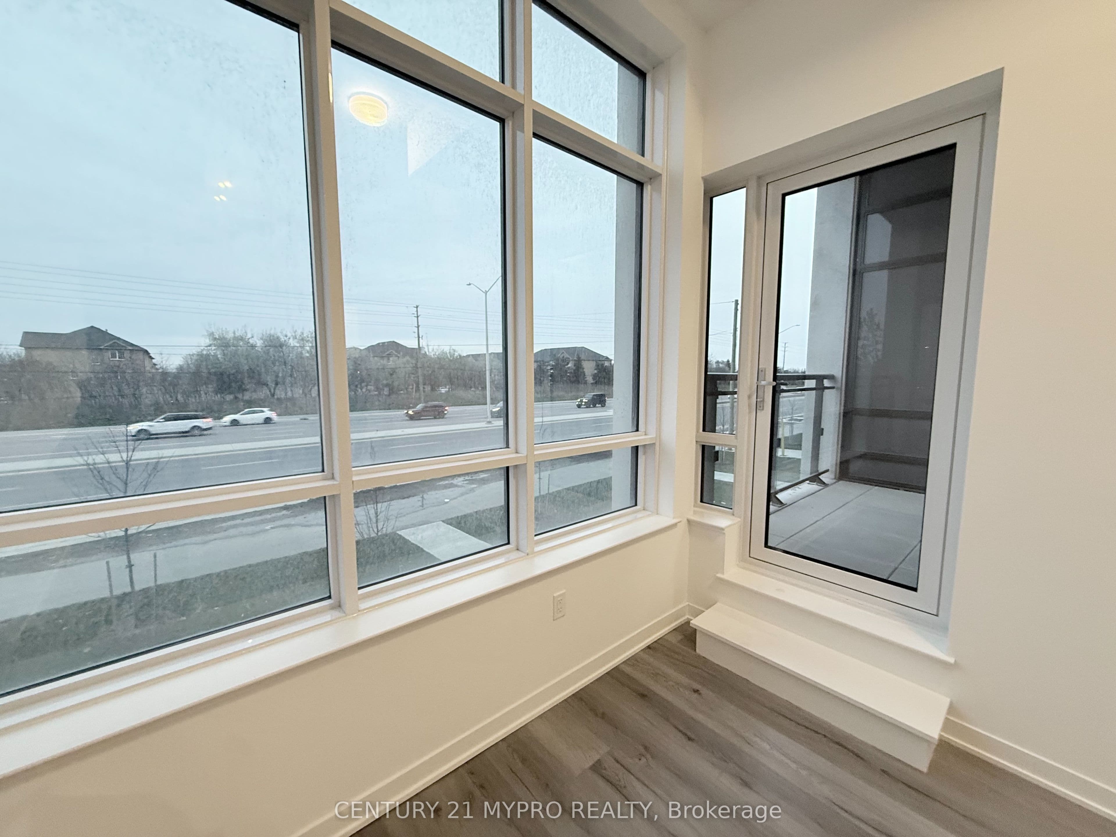 395 Dundas Street W 115, Oakville, ON L6M 5R8