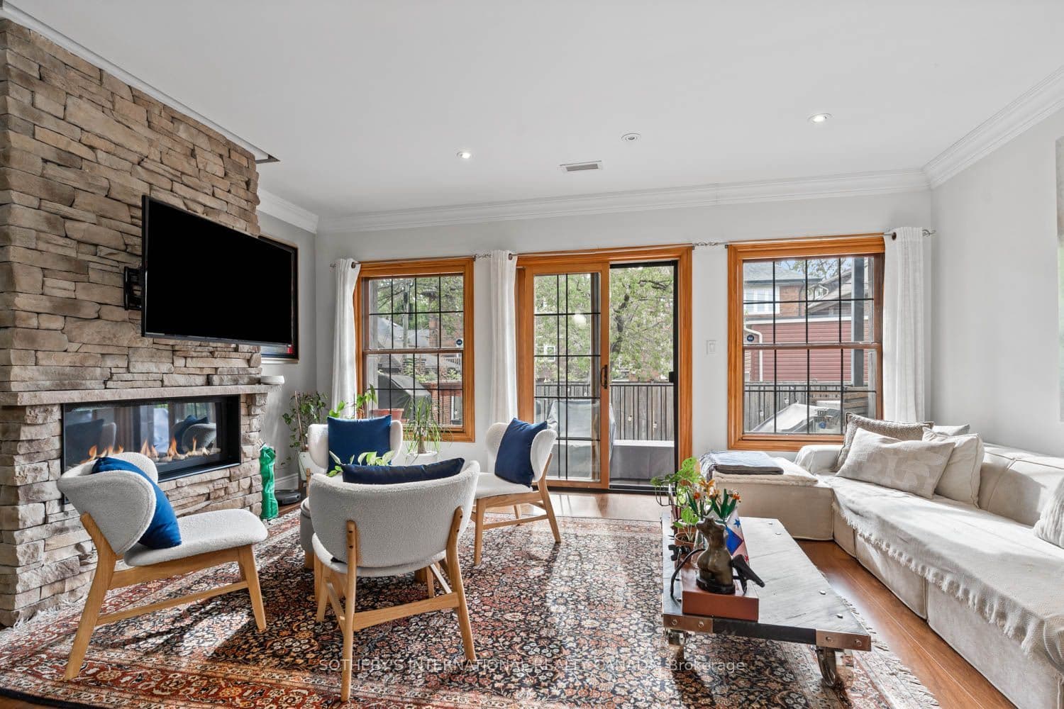 8 Highbourne Road 1, Toronto, ON M5P 2J2
