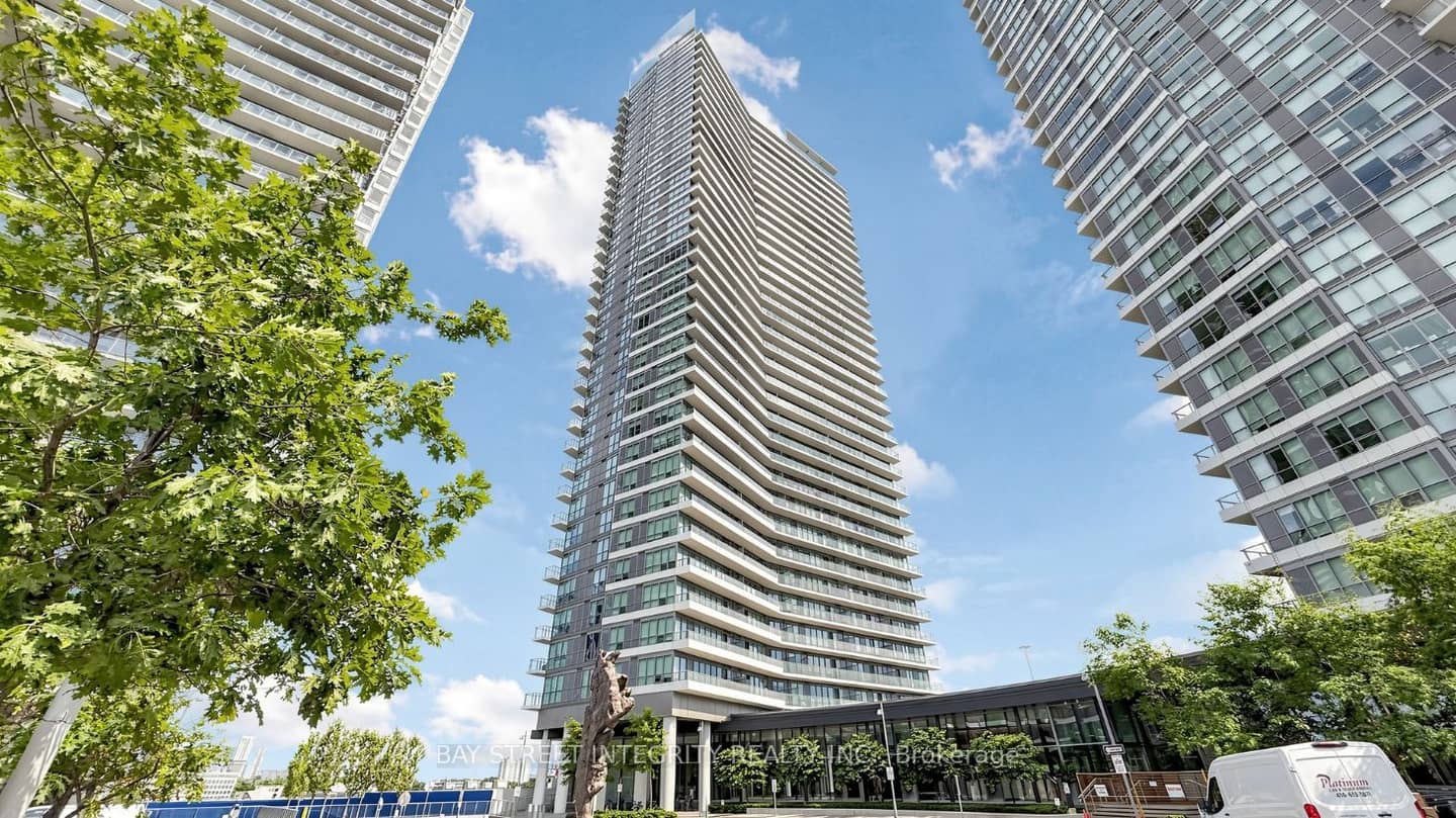 117 McMahon Drive 303, Toronto, ON M2K 0E4