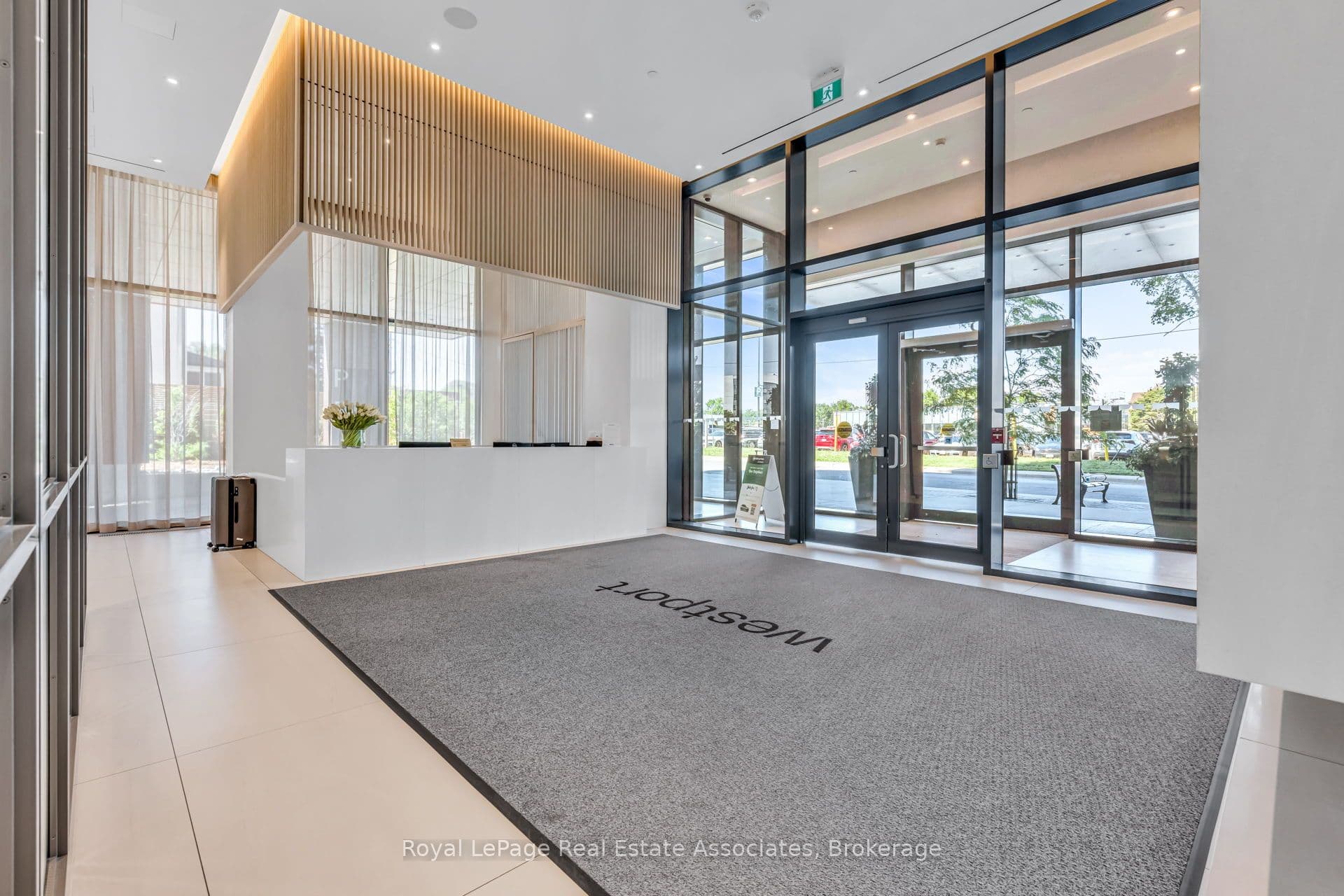 28 Ann Street 414, Mississauga, ON L5G 0E1