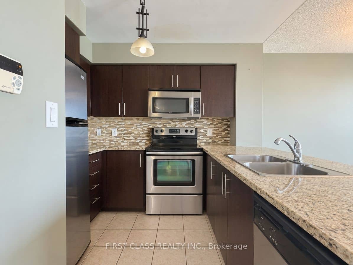 208 Enfield Place 2802, Mississauga, ON L5B 0G8