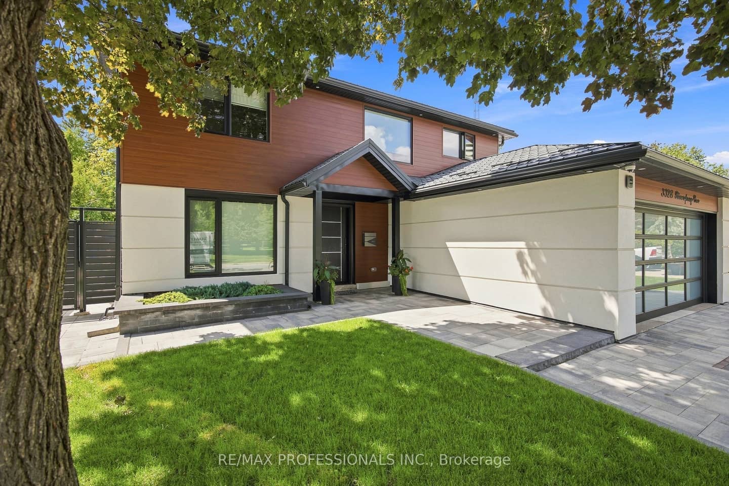 3328 Riverspray Crescent, Mississauga, ON L4Y 3M4