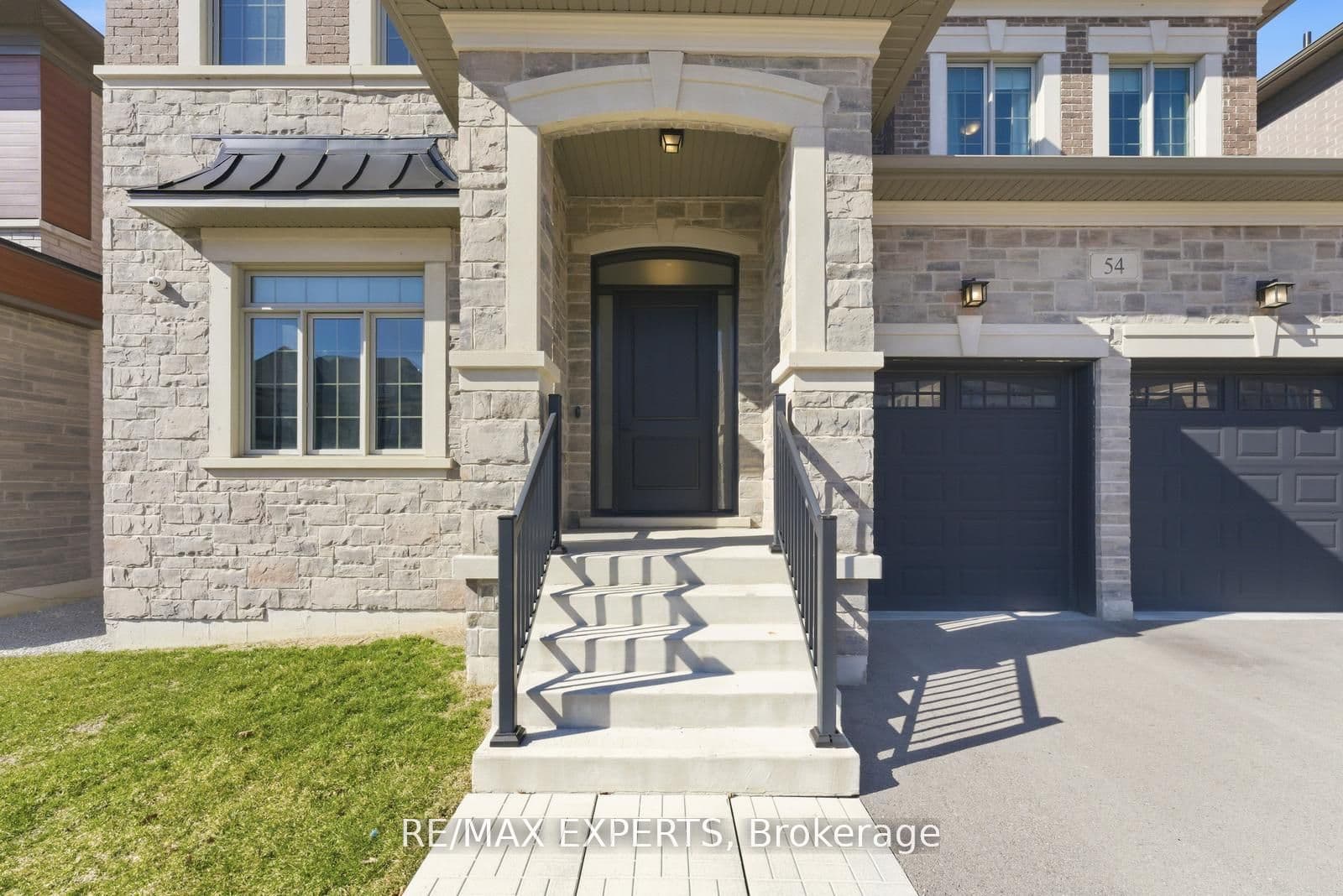 54 Winthrop Crescent, Vaughan, ON L3L 0E5