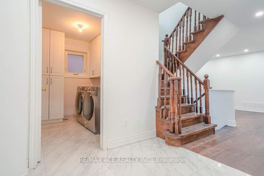 168 Roxbury Street Main, Markham, ON L3S 3T4
