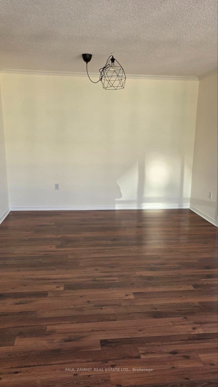 270 Davis Drive 804, Newmarket, ON L3Y 8K2