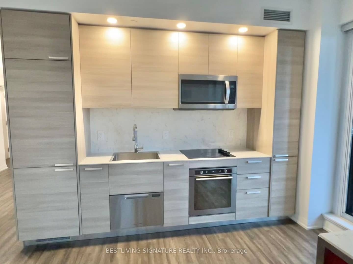75 Canterbury Place 502, Toronto, ON M2N 0L2