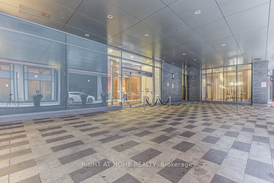 295 Adelaide Street W 1210, Toronto, ON M5V 0L4