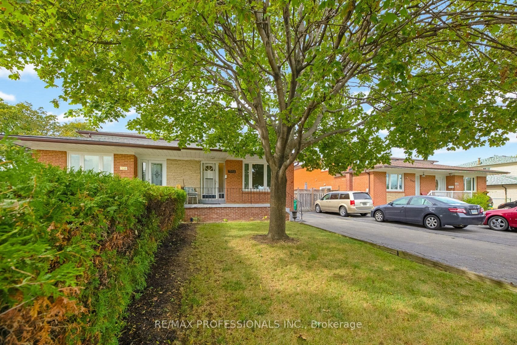 7540 Darcel Avenue, Mississauga, ON L4T 2X9