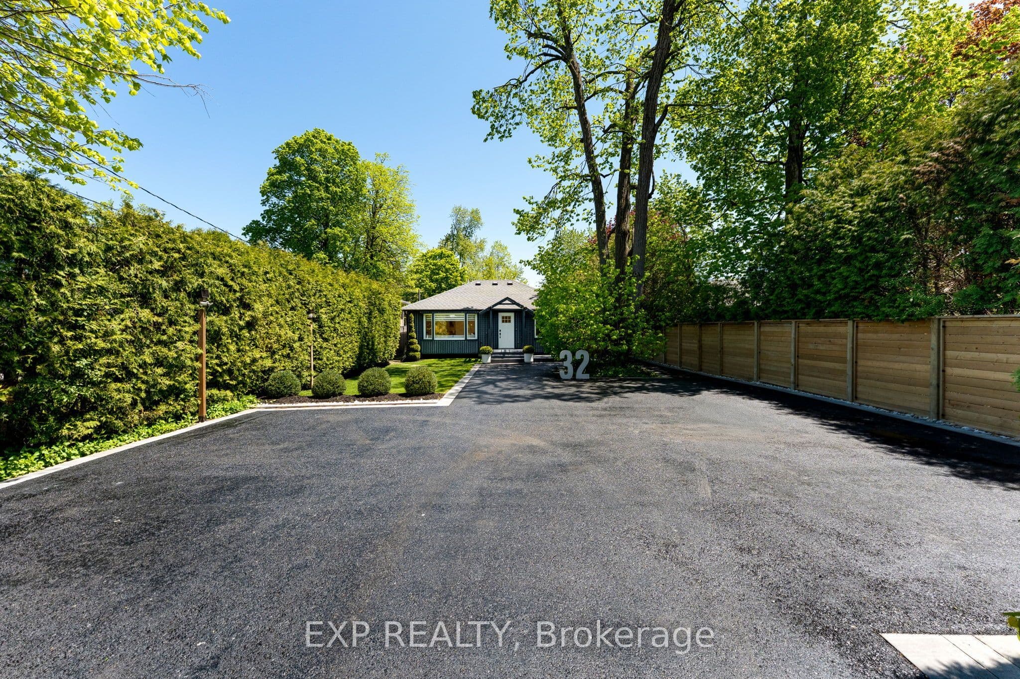 32 Farley Circle, Georgina, ON L0E 1S0
