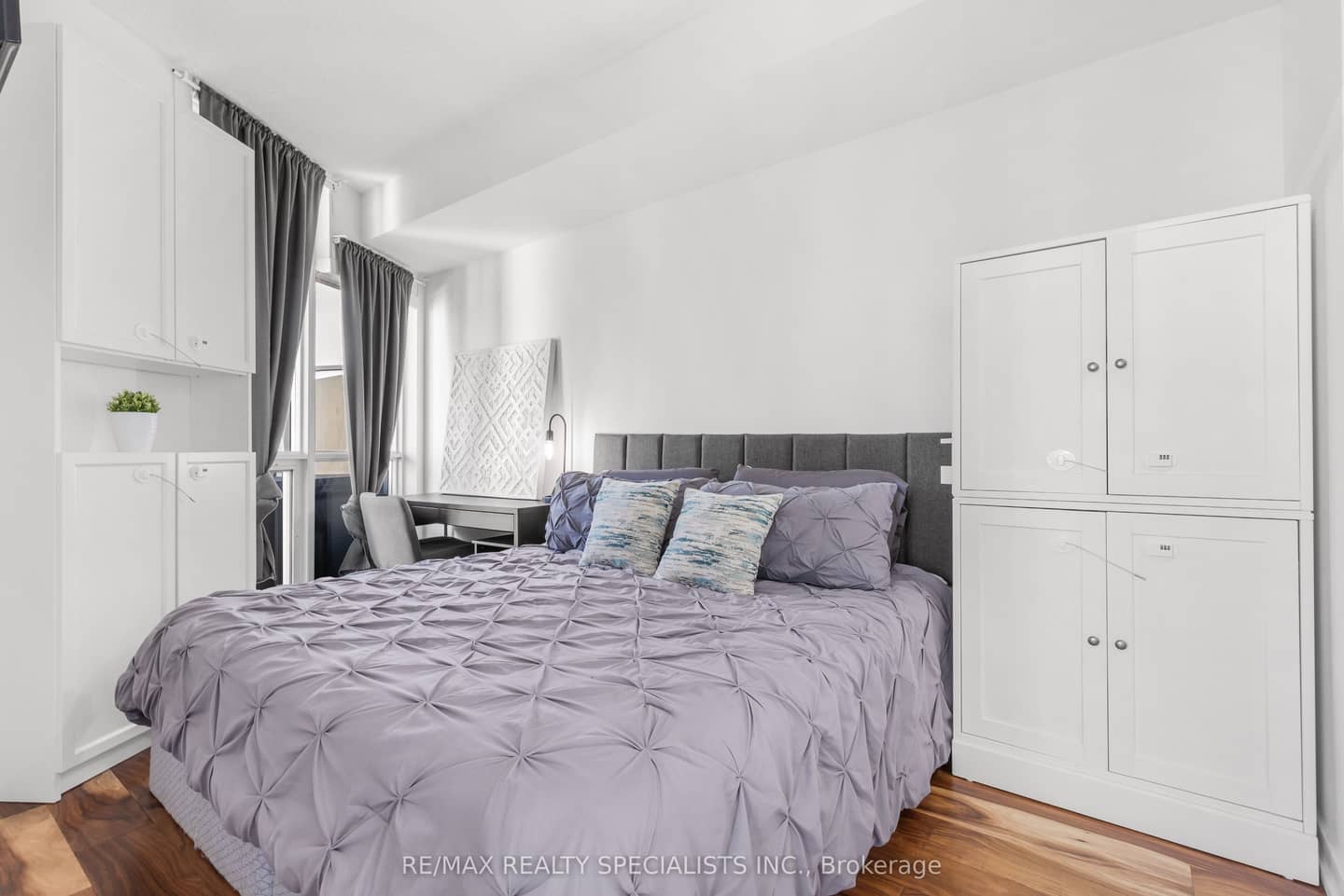 38 Dan Leckie Way 2908, Toronto, ON M5V 2V6