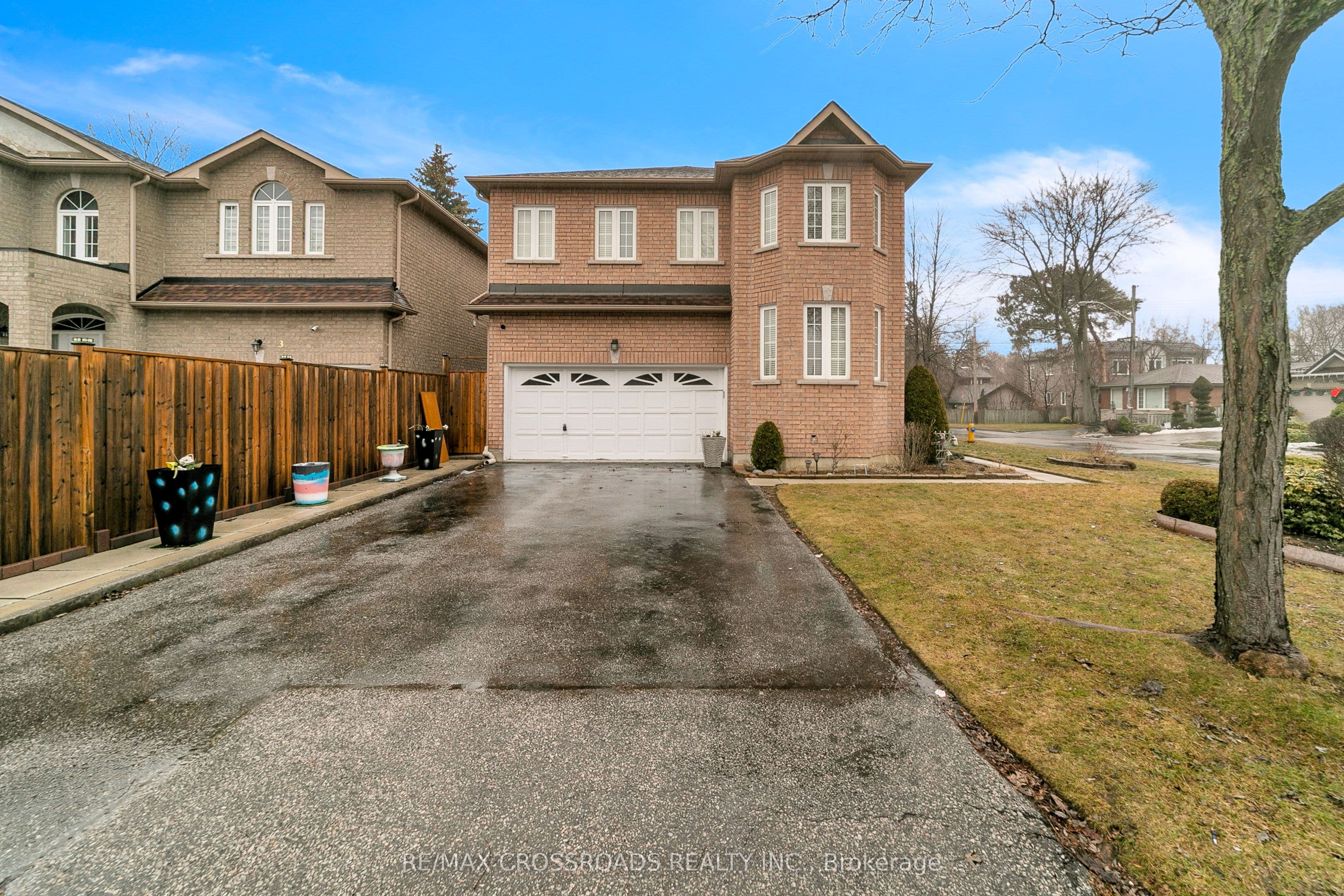 106 Craggview Drive, Toronto, ON M1E 2L8