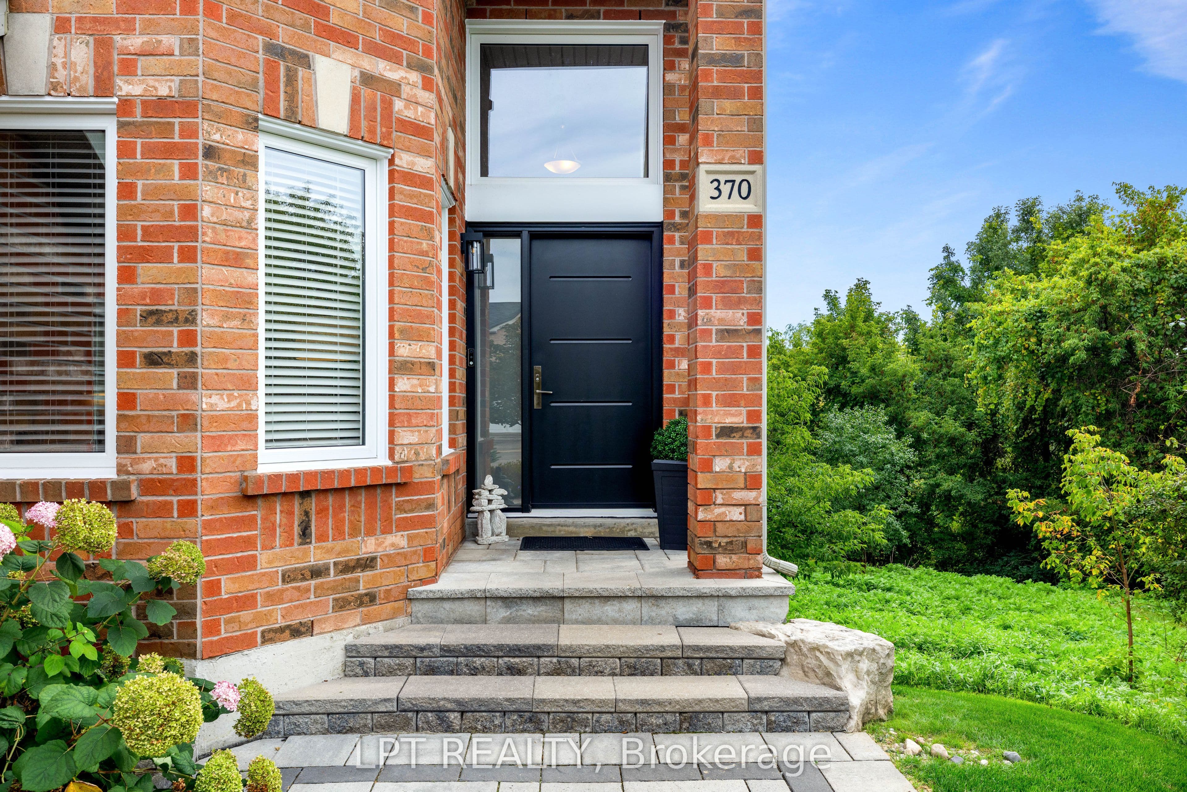 370 Silken Laumann Drive, Newmarket, ON L3X 2J1