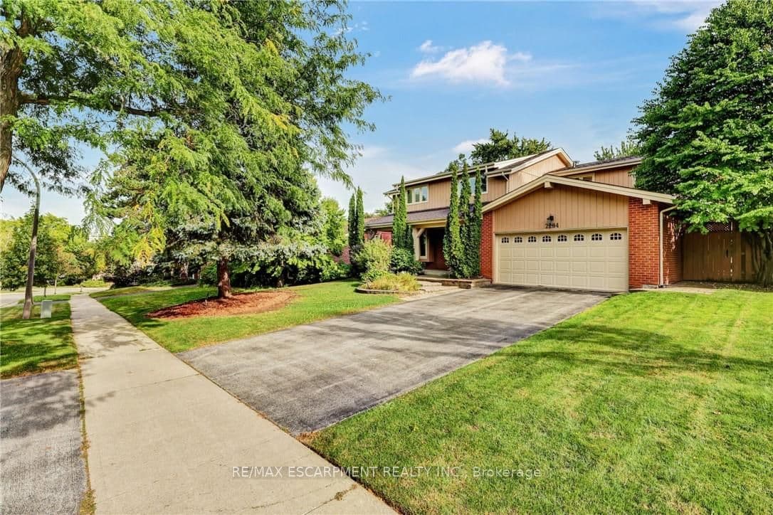 2284 Mansfield Drive, Burlington, ON L7P 3J4
