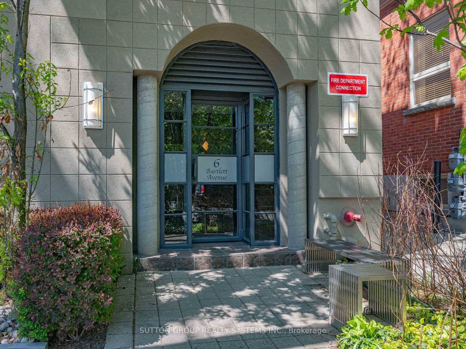 6 Bartlett Avenue W 5, Toronto, ON M6H 3E7