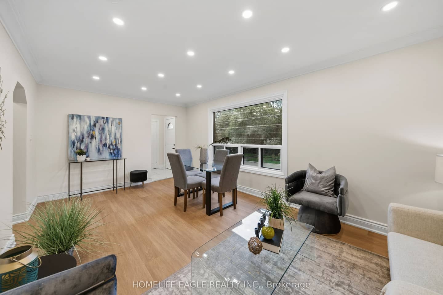 82 Scarborough Heights Boulevard, Toronto, ON M1M 2V4