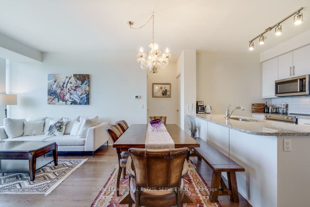 825 Church Street 2706, Toronto, ON M4W 3Z4