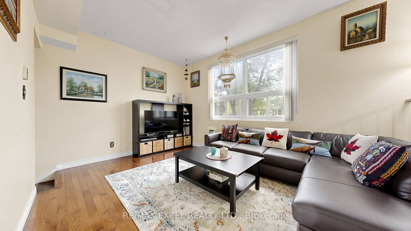 110 Courville Coach Way, Toronto, ON M2J 3V7