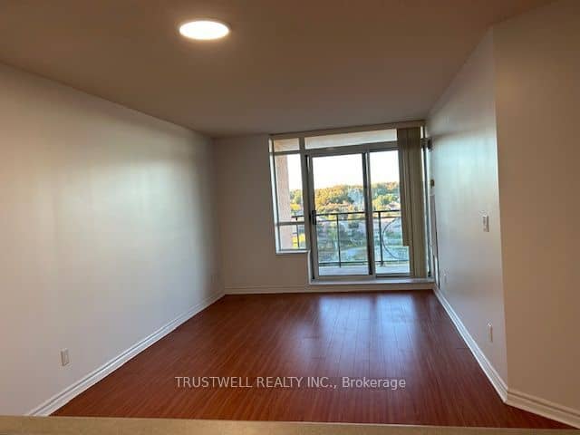 130 Pond Drive 905, Markham, ON L3T 7W5