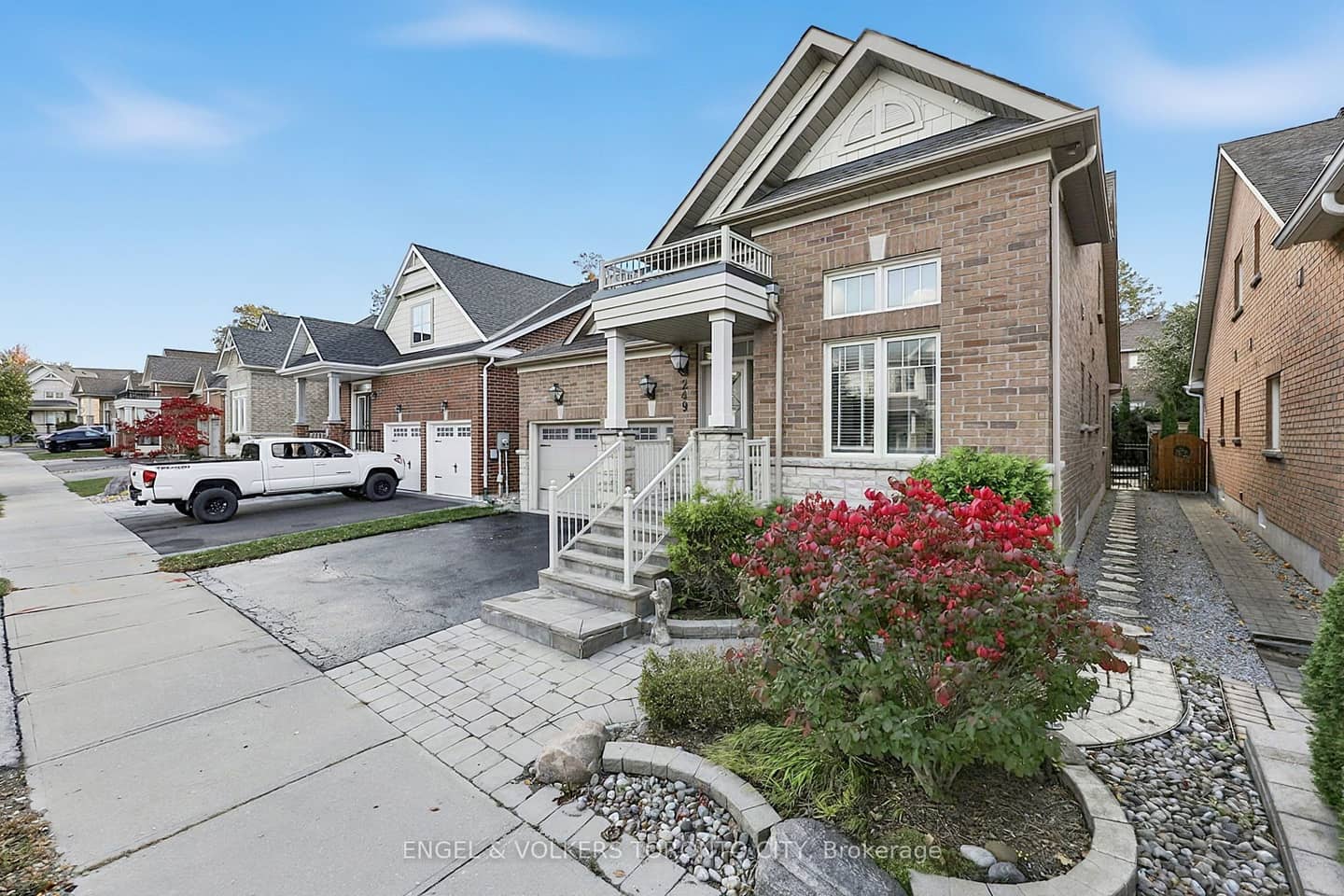 249 Sandale Road, Whitchurch-Stouffville, ON L4A 0Y4