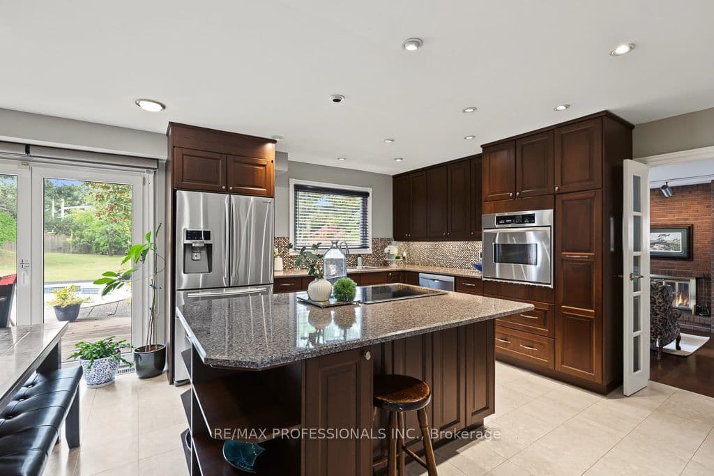 2604 Barrisdale Court, Mississauga, ON L5N 2H2