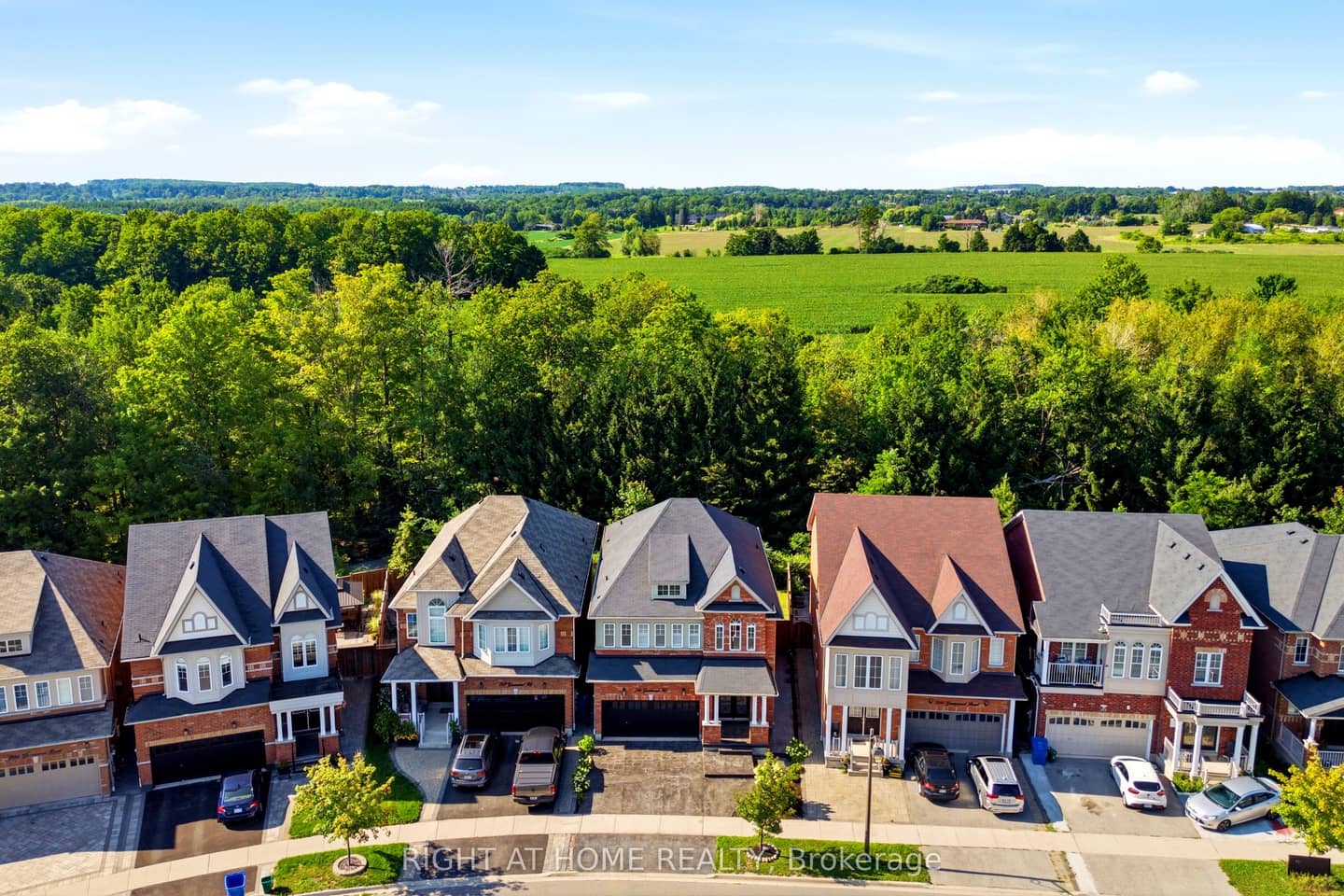 216 Greenwood Road, Whitchurch-Stouffville, ON L4A 4N8