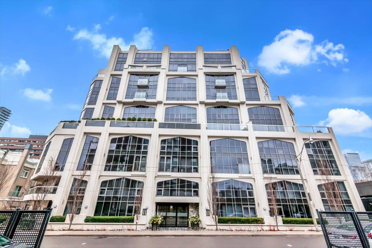 3 Mcalpine Street 108, Toronto, ON M5R 3T5