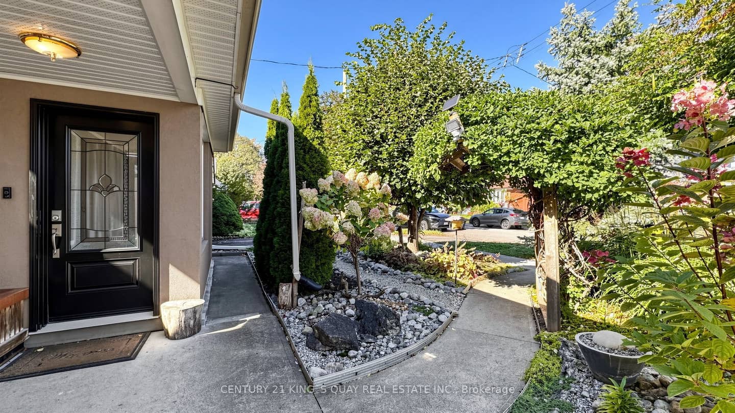 17 Kecala Road, Toronto, ON M1P 1K5