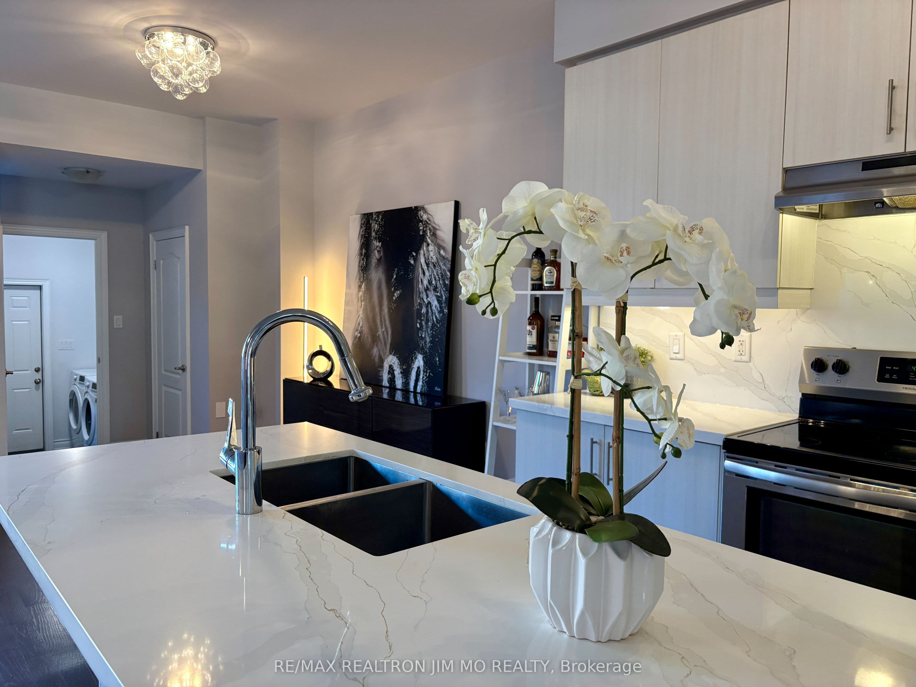 11 Carratuck Street, East Gwillimbury, ON L9N 0S5