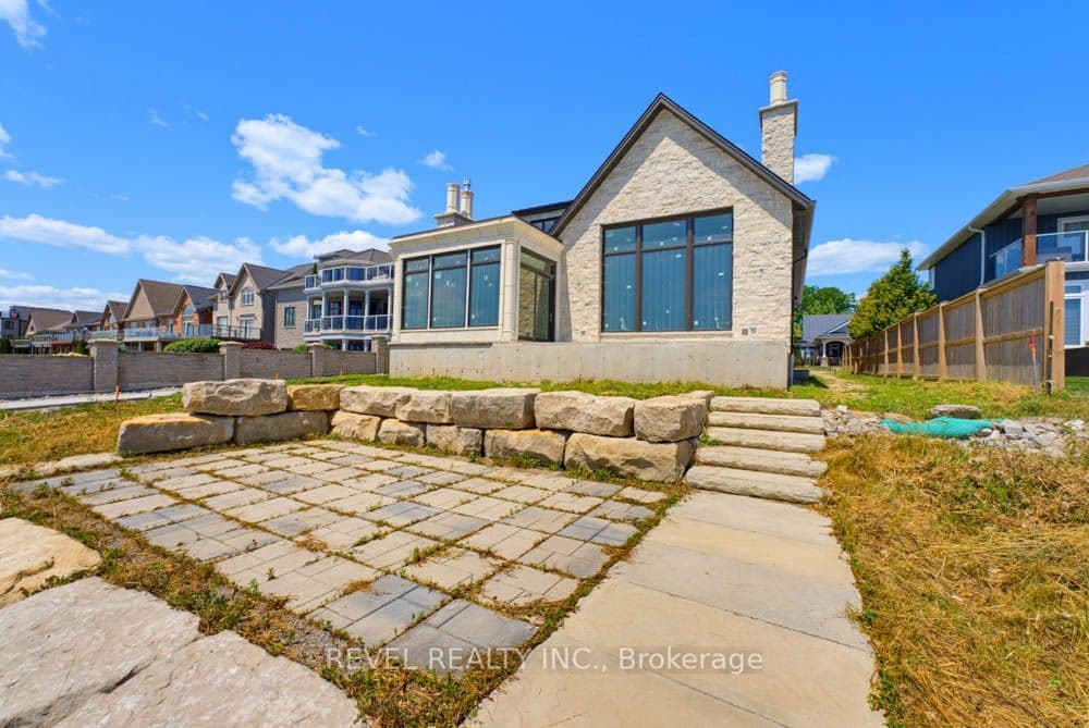 51 Woodhouse Avenue, Norfolk, ON N0A 1N8