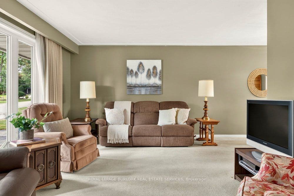 1083 Manorwood Drive, Burlington, ON L7T 2L9