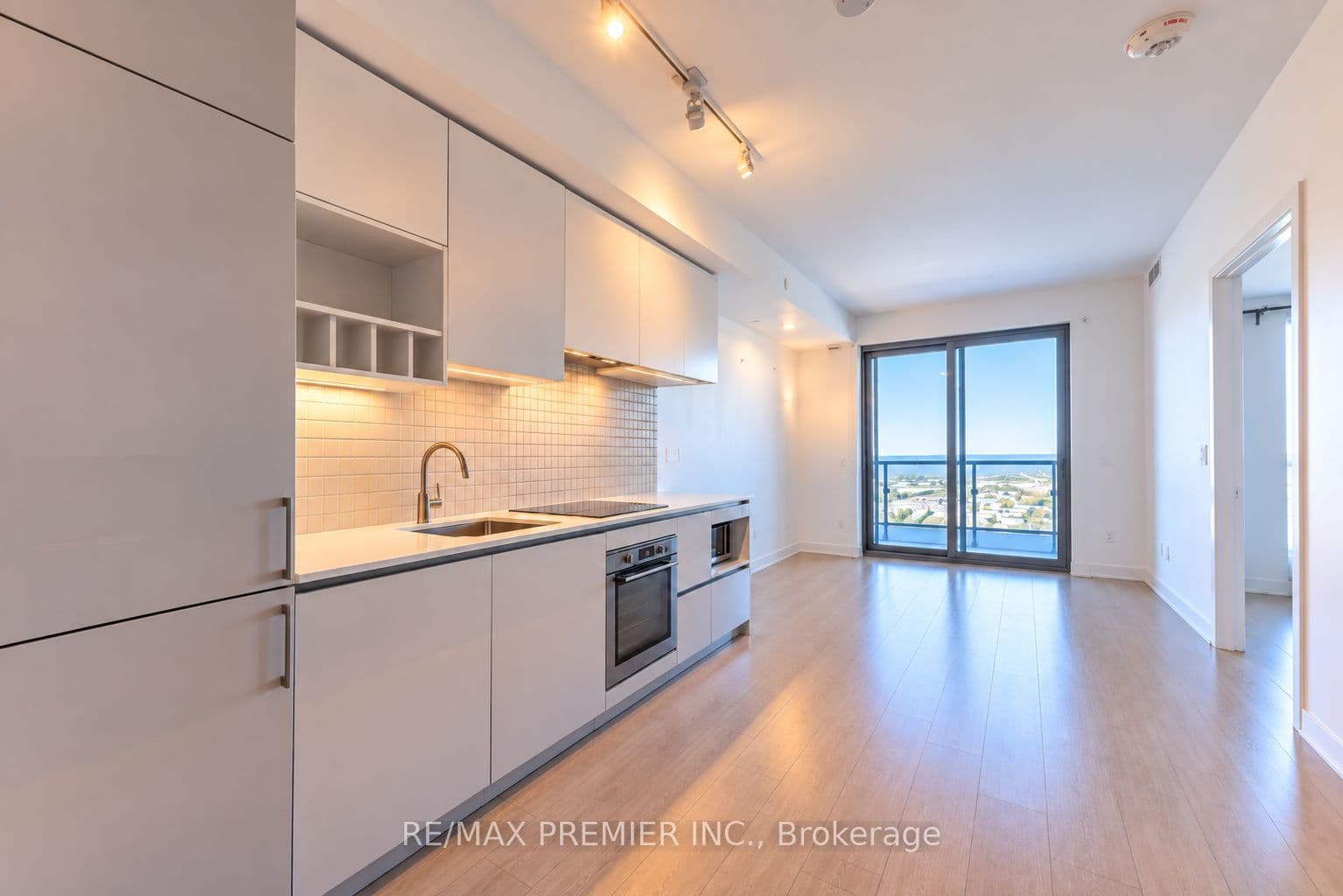 950 Portage Parkway 5901, Vaughan, ON L4K 0J7