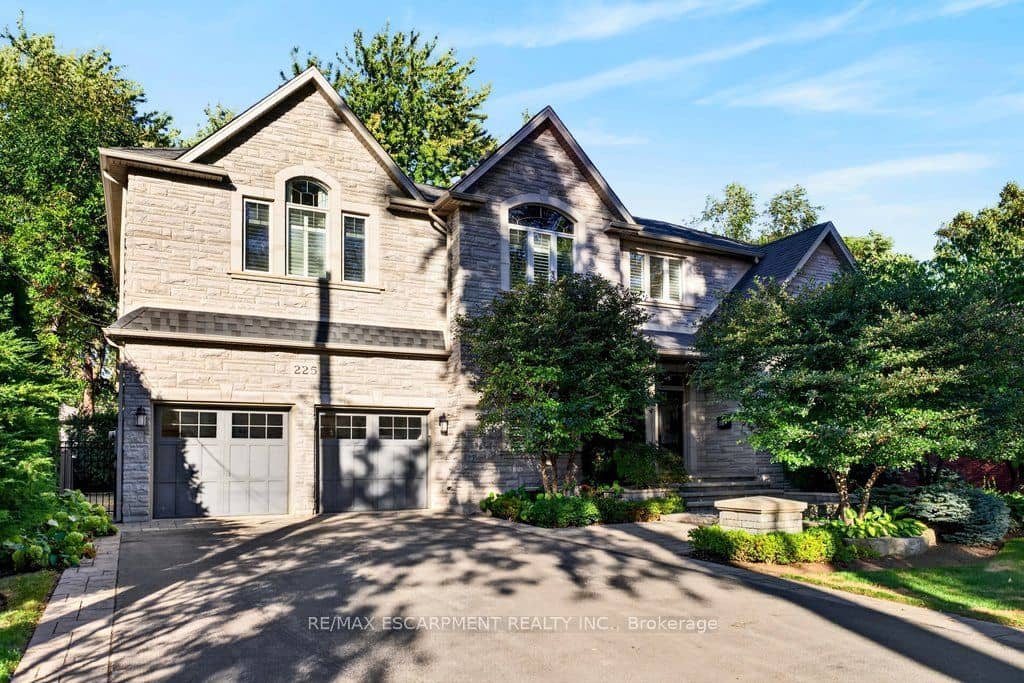 225 Lakeside Avenue, Burlington, ON L7N 1Y4