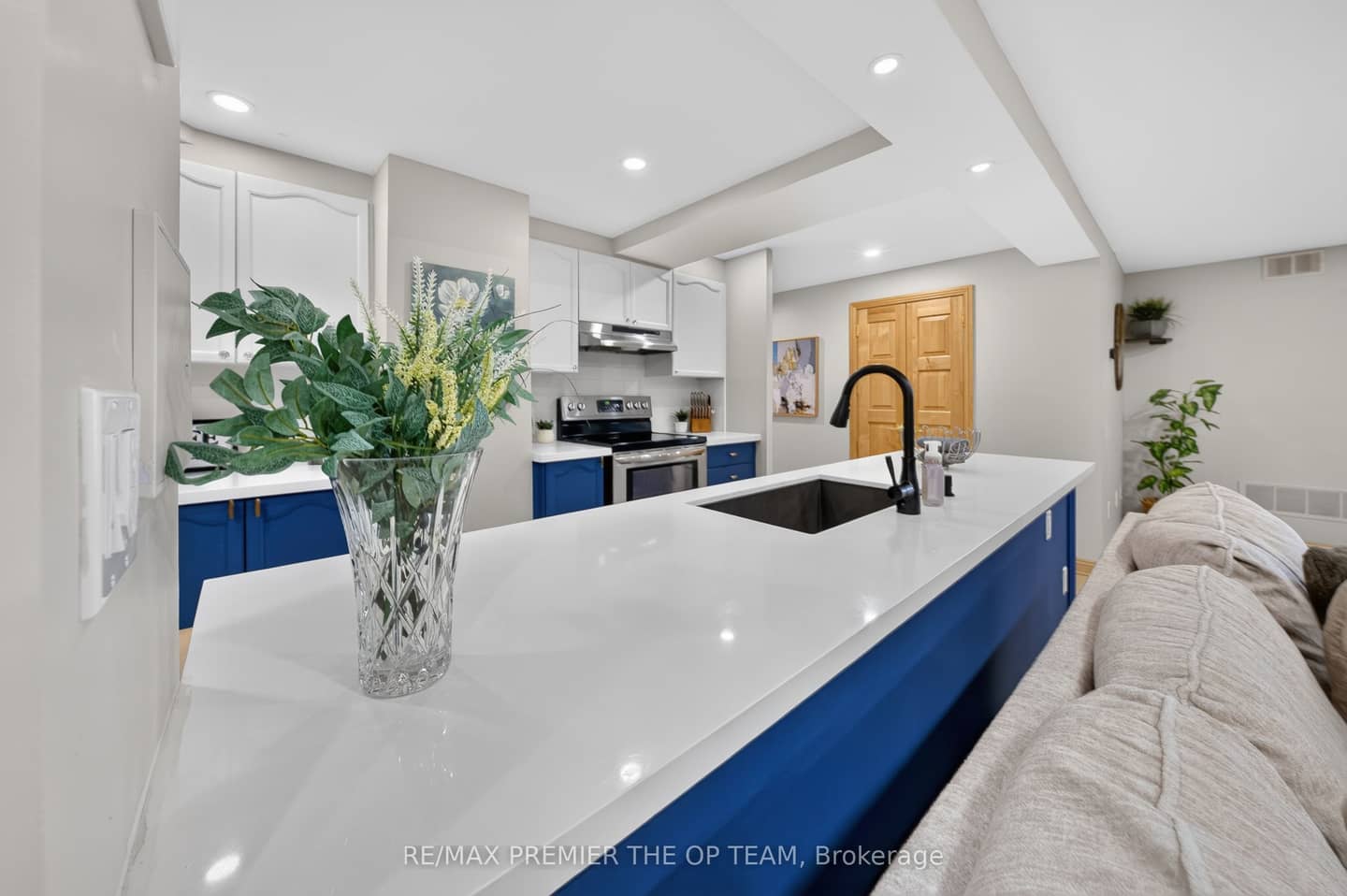 100 Arbors Lane 404, Vaughan, ON L4L 7G4