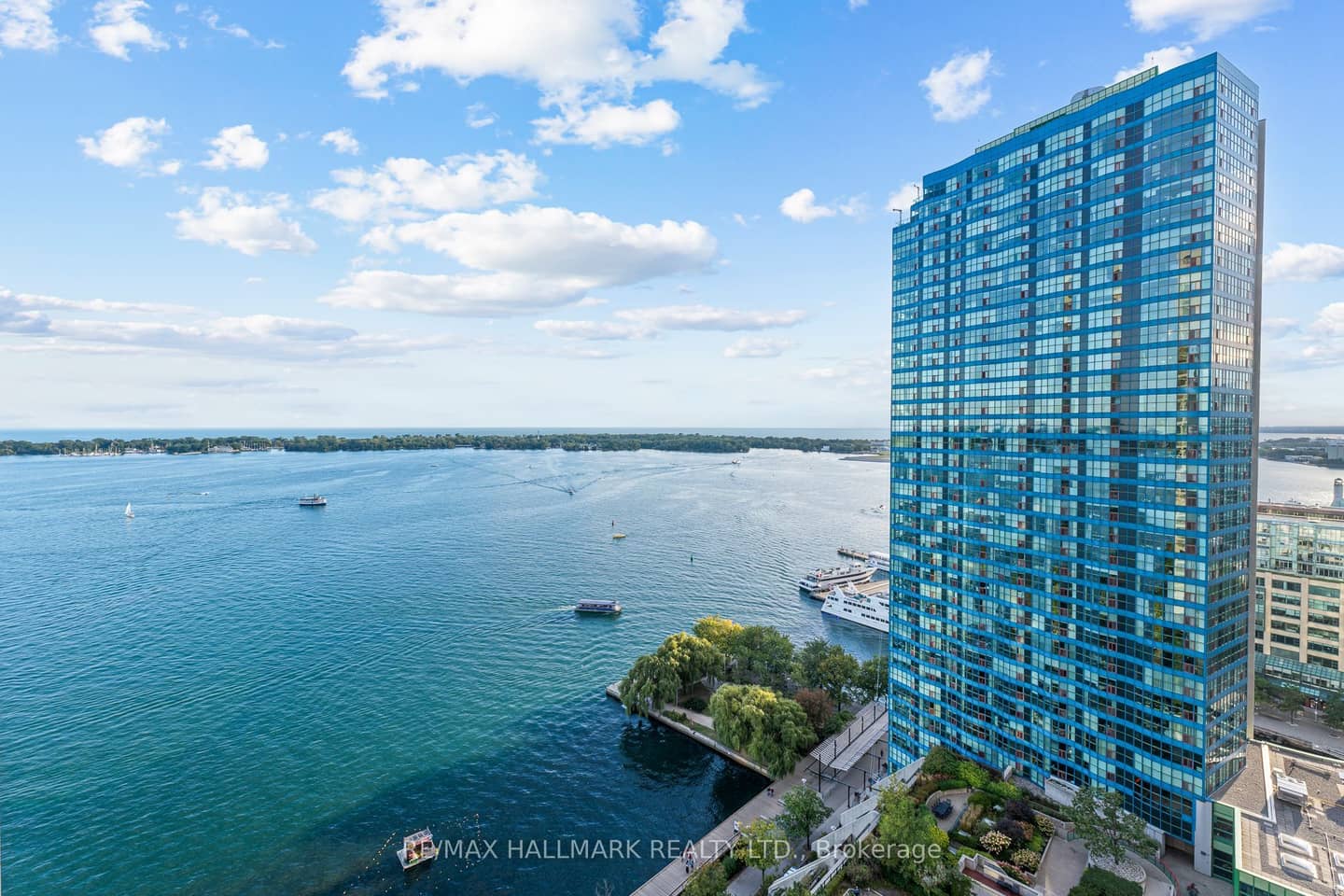 65 Harbour Square 2408, Toronto, ON M5J 2L4