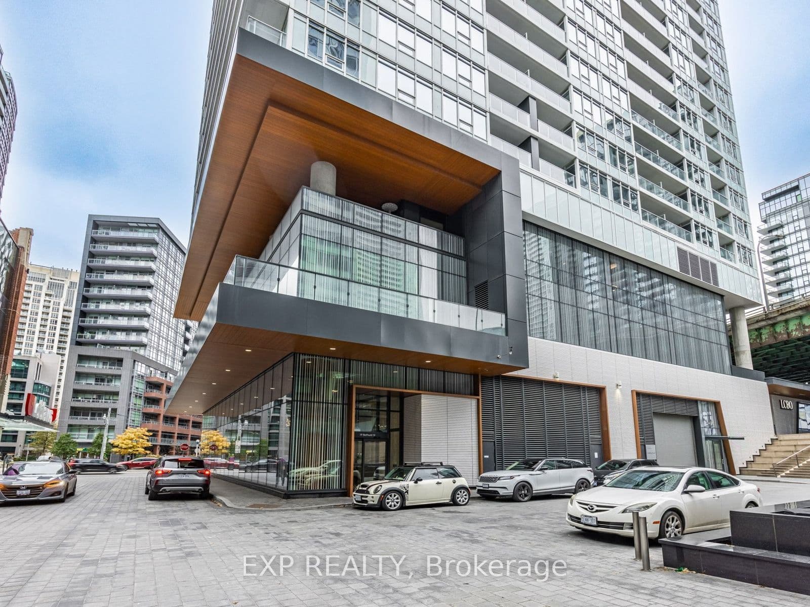 19 Bathurst Street 611, Toronto, ON M5V 0N2